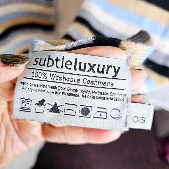 Subtle Luxury Cashmere 100% Harlow Multi Wear Wrap soft poncho Scarf. Warm. Cozy - Picture 4 of 7